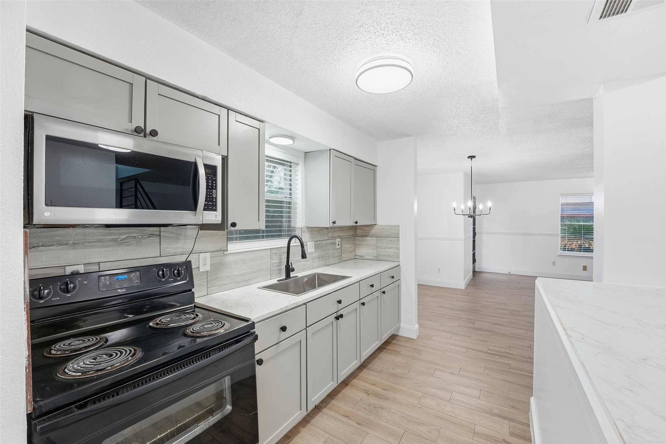1054 Somercotes Lane Channelview, TX 77530 - Photo 10 of 28 Kitchen