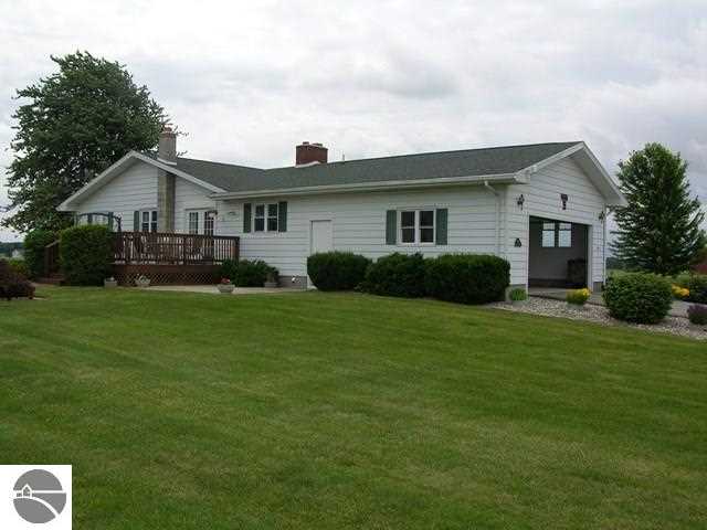 7943 South Summerton Road Shepherd, MI 48883 - Photo 5 of 32 1748067-4.JPG