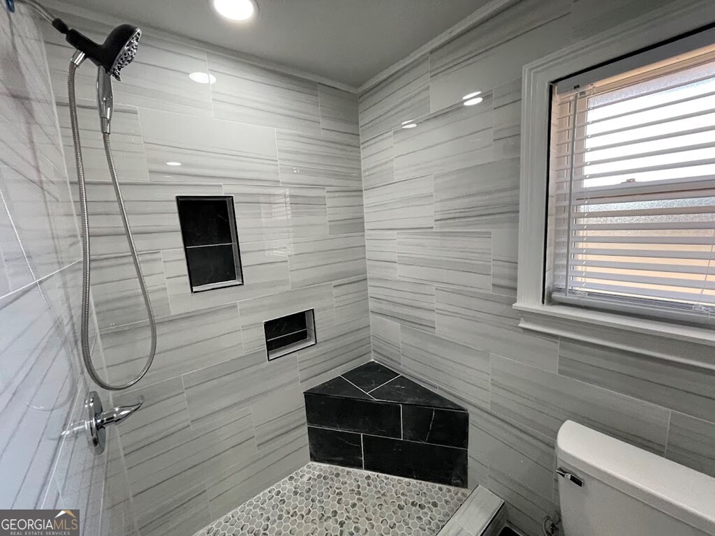 2311 St George Lane Albany, GA 31707 - Photo 29 of 39 a bathroom with a shower