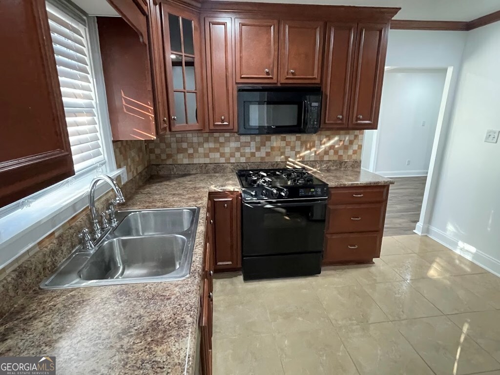 2311 St George Lane Albany, GA 31707 - Photo 10 of 39 a kitchen with a stove and a sink