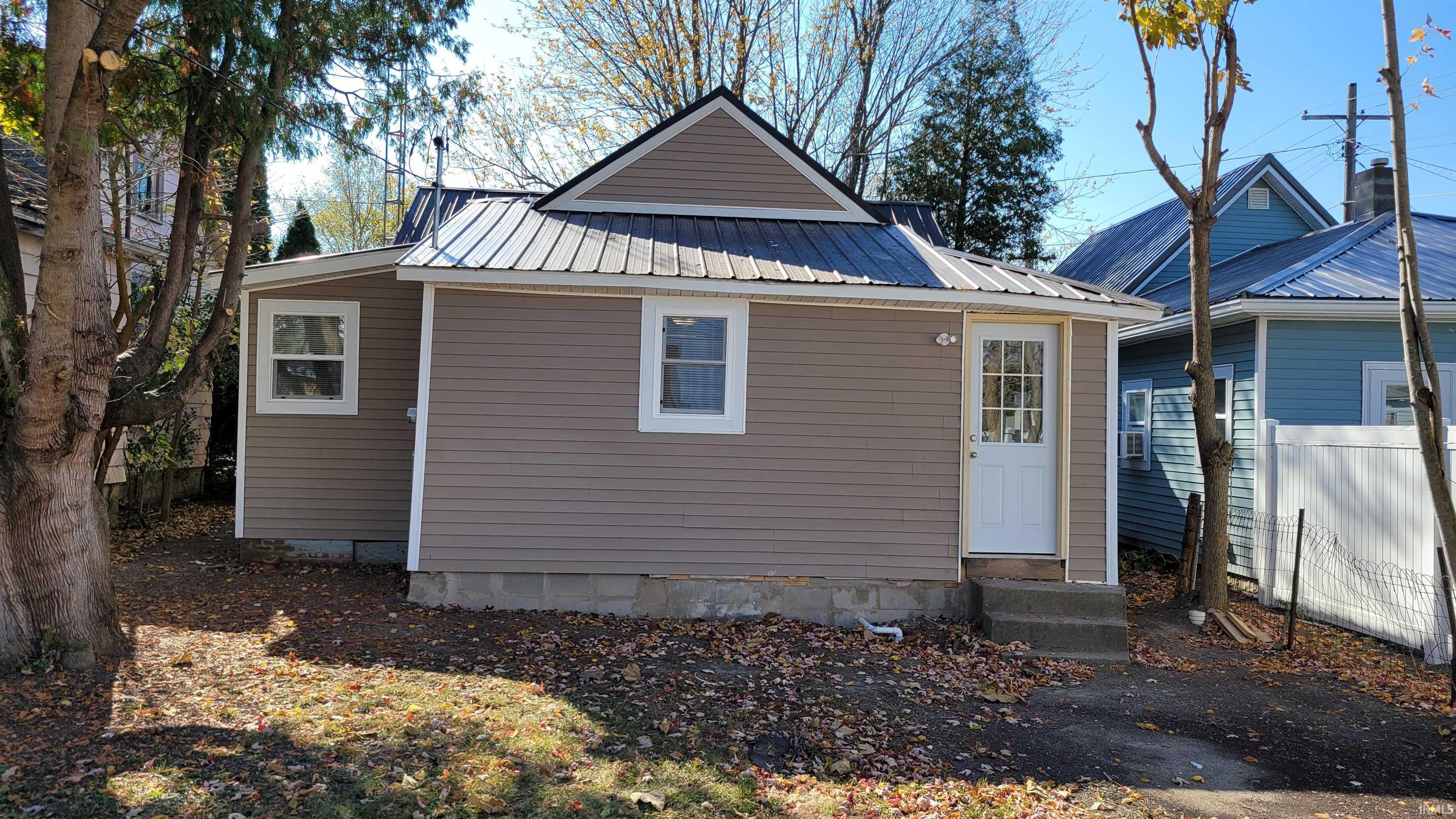 208 West Jay Street Dunkirk, IN 47336 - Photo 2 of 22