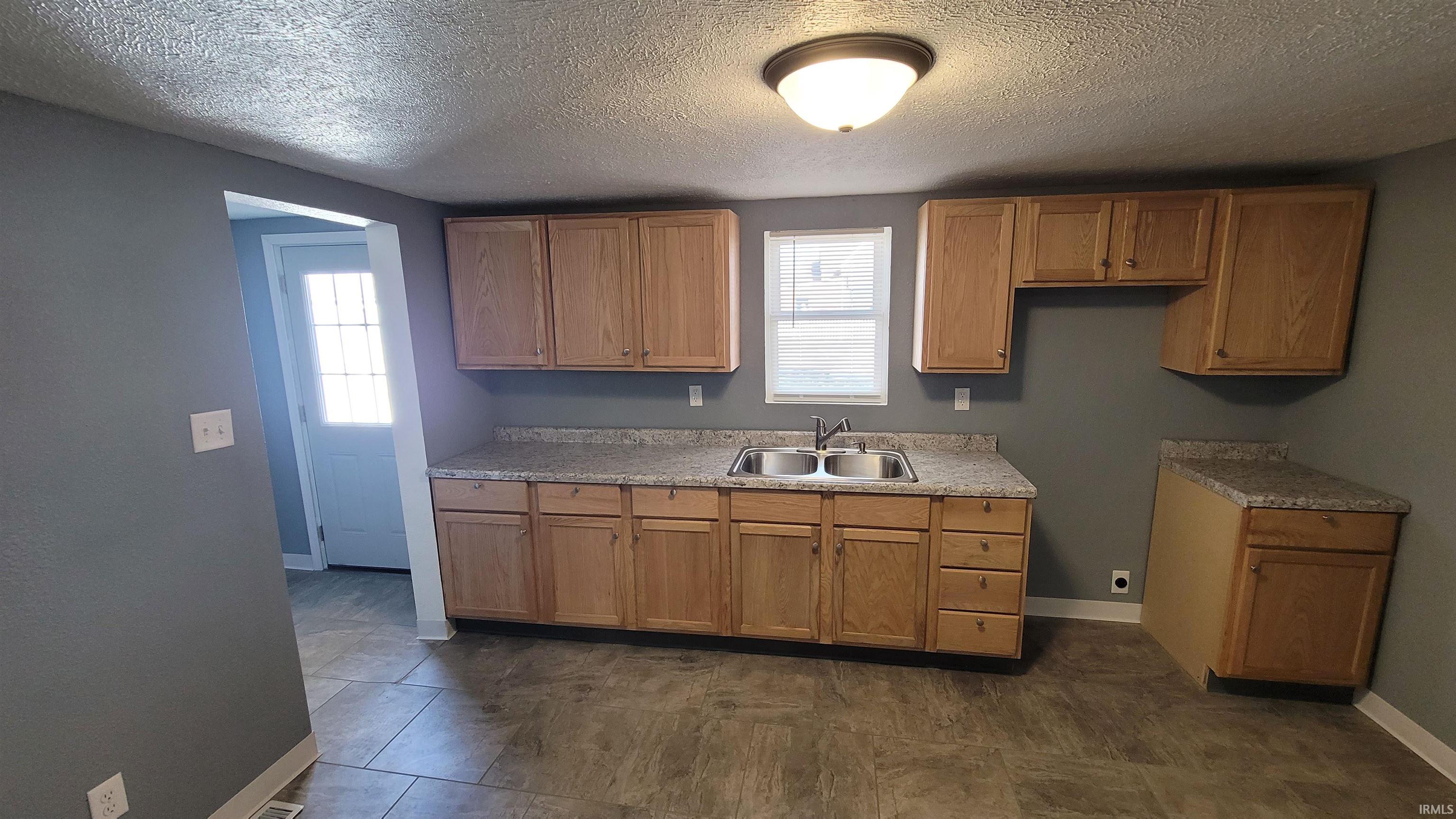 208 West Jay Street Dunkirk, IN 47336 - Photo 5 of 22