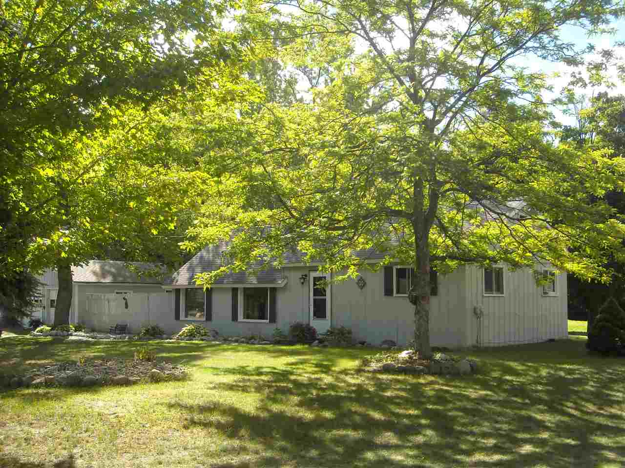 9055 Platte Road Beulah, MI 49617 - Photo 11 of 41 1832694-10.JPG