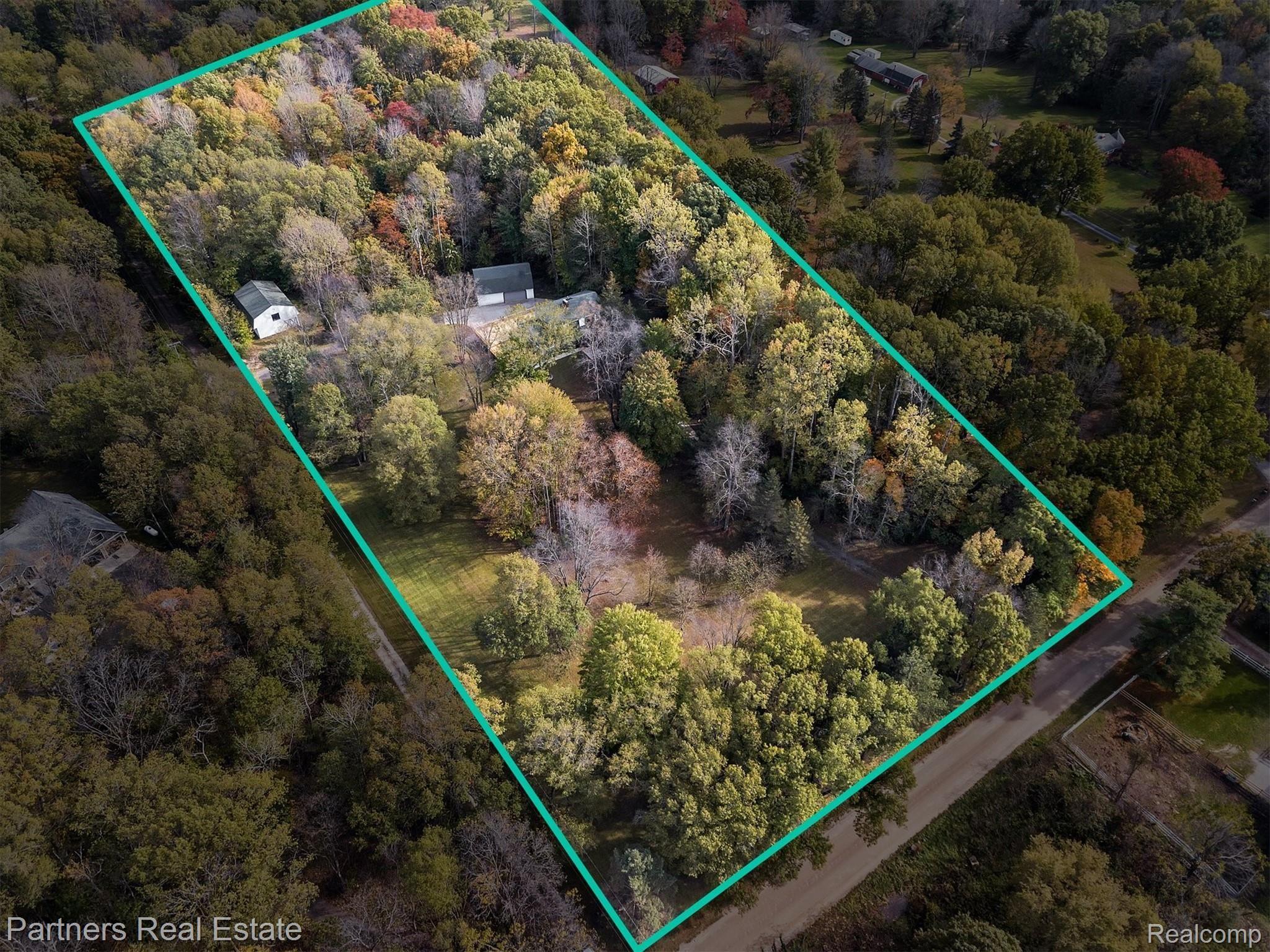 6785 Farley Road Pinckney, MI 48169 - Photo 3 of 49 44-6785-Farley-Rd-WindowStill-Real-Estate-Photography-44.jpg