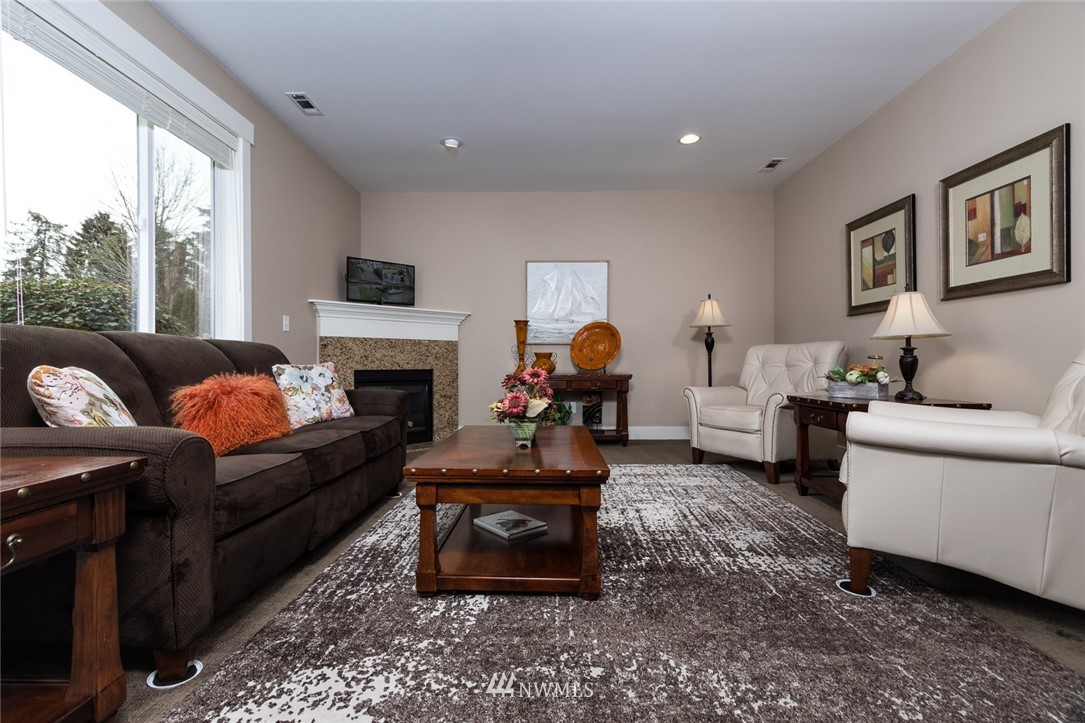4925 Northeast 8th Street Renton, WA 98059 - Photo 13 of 26