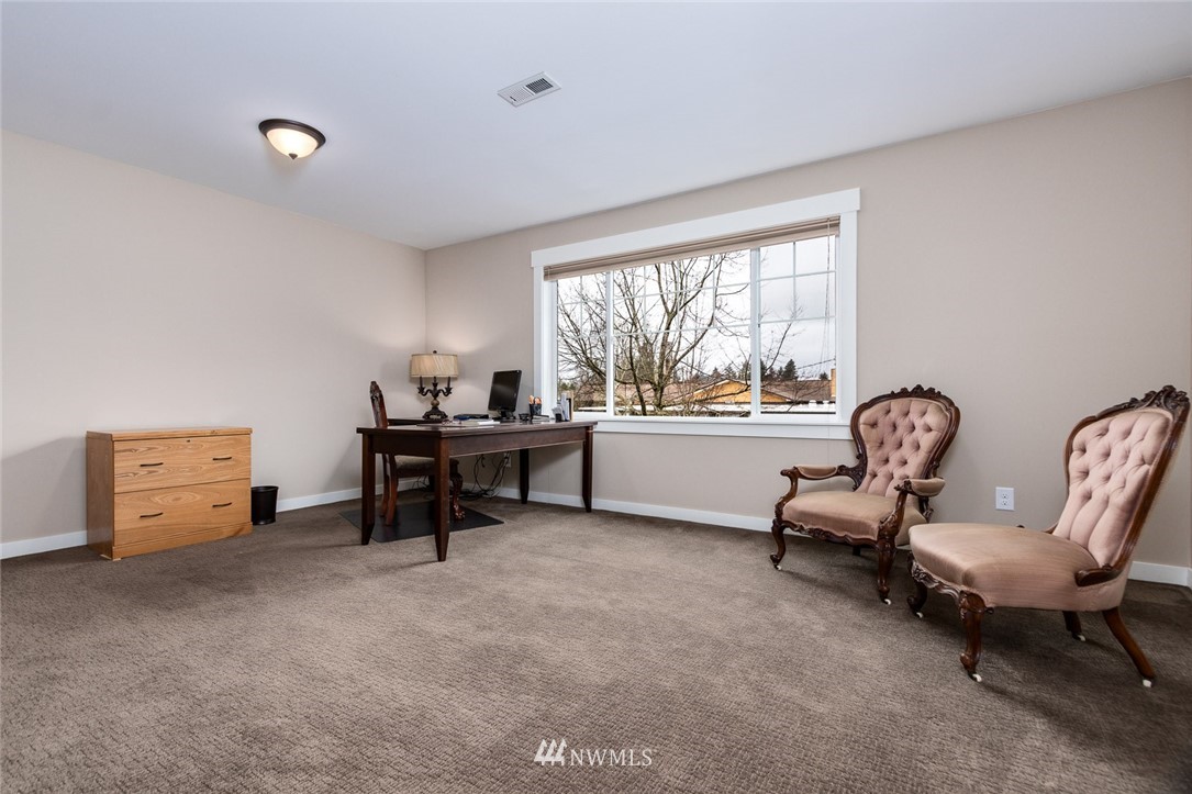 4925 Northeast 8th Street Renton, WA 98059 - Photo 23 of 26
