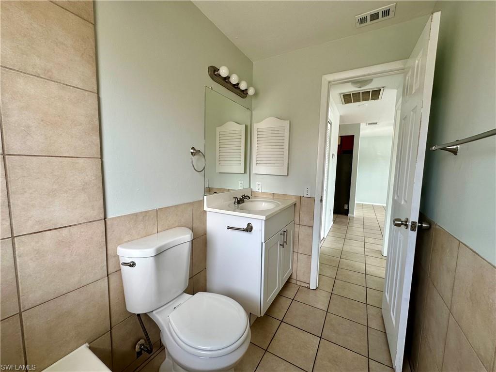 7433 Pebble Beach Road Fort Myers, FL 33967 - Photo 11 of 15 2nd Bathroom