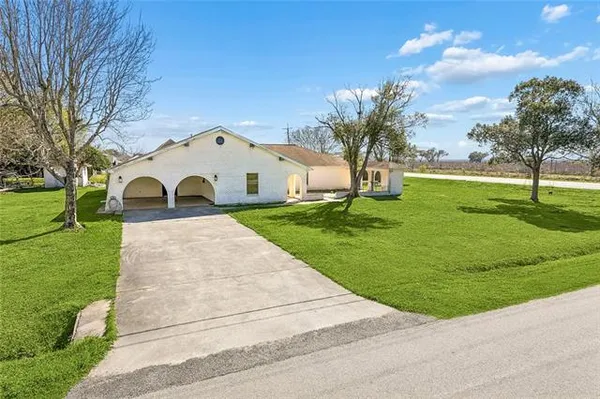 $255,000 | 102 Pleasant Valley Drive, Des Allemands, LA 70030