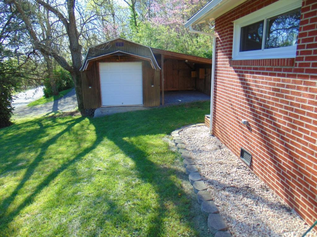 970 Hill Road Blountville, TN 37617 - Photo 28 of 36 Building w garage door opener