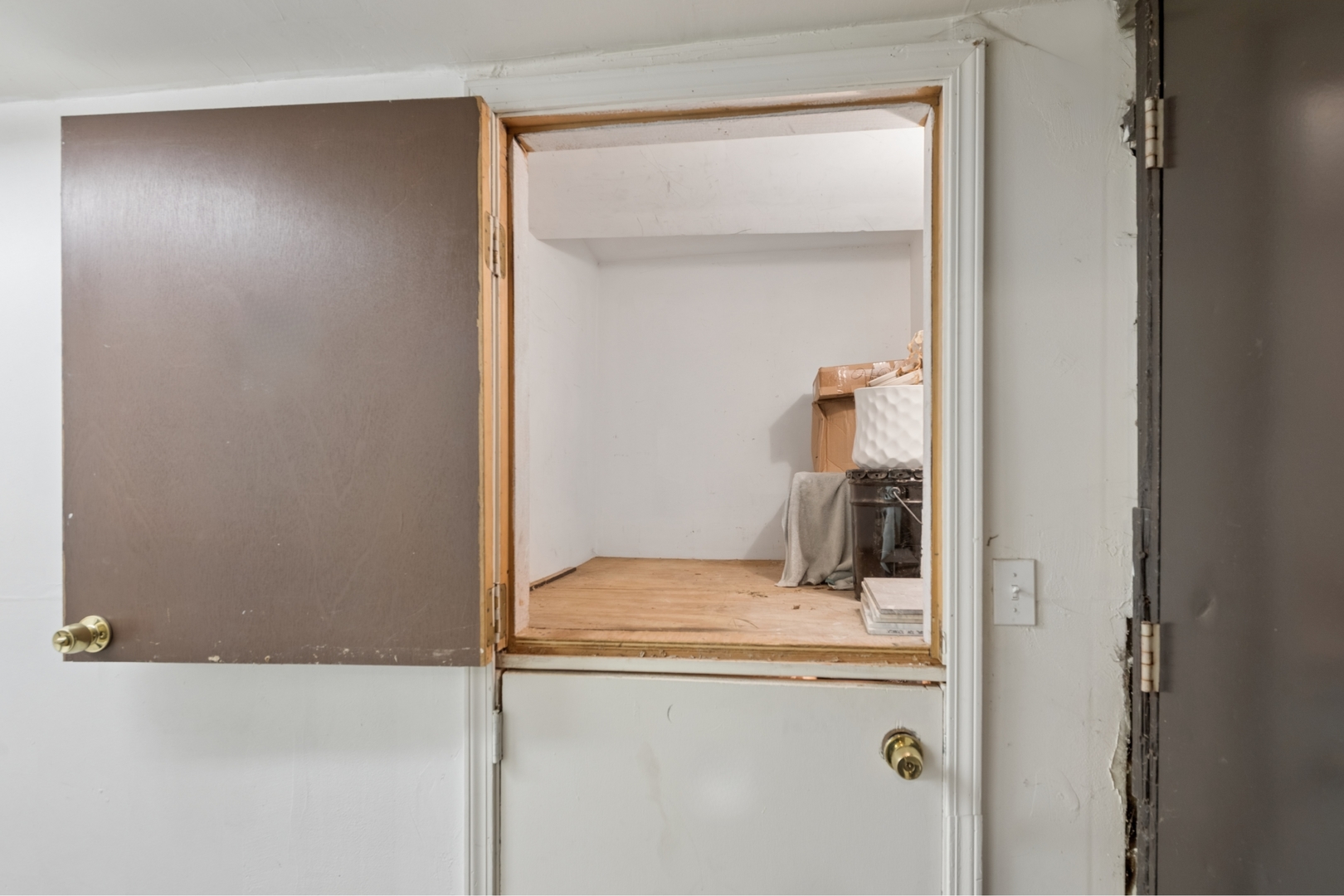 4028 North Sheridan Road, Unit 1R Chicago, IL 60613 - Photo 13 of 15 a bathroom with a granite countertop sink and mirror