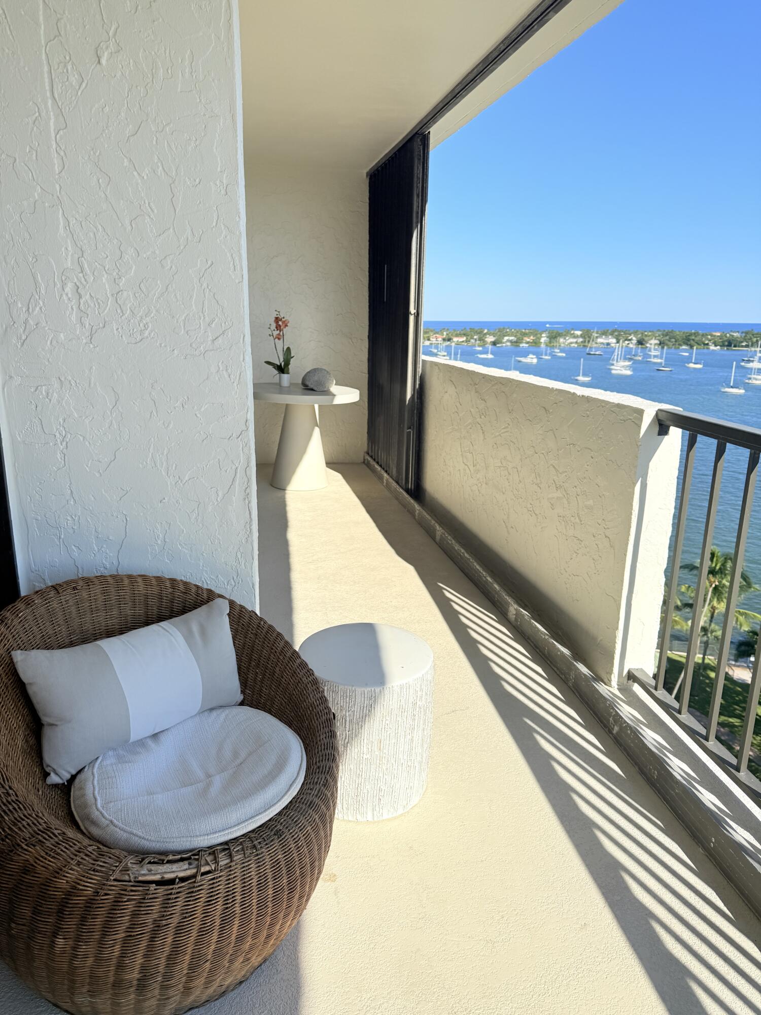 5200 North Flagler Drive, Unit 1406 West Palm Beach, FL 33407 - Photo 15 of 31 a living room with furniture