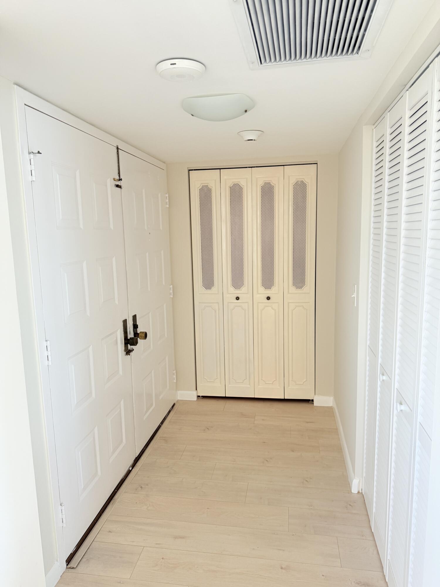 5200 North Flagler Drive, Unit 1406 West Palm Beach, FL 33407 - Photo 6 of 31 a view of room with hardwood floor