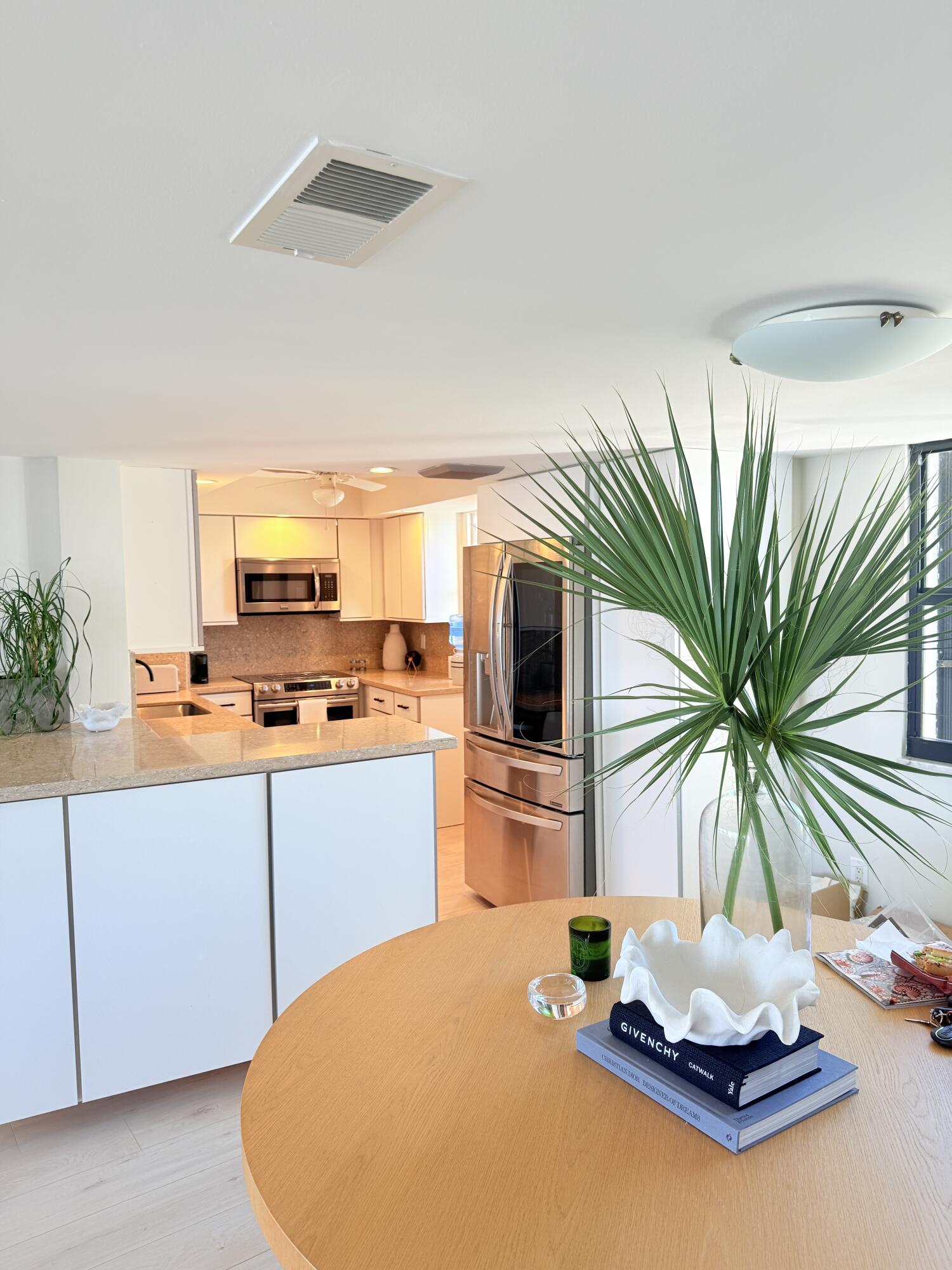 5200 North Flagler Drive, Unit 1406 West Palm Beach, FL 33407 - Photo 10 of 31 a kitchen with appliances and cabinets
