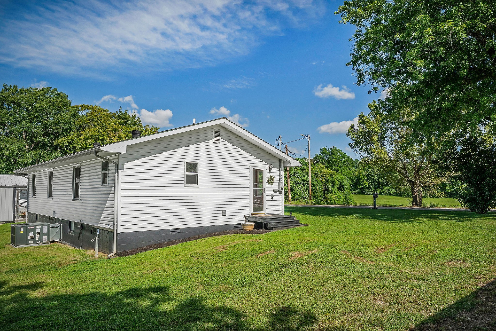 220 Higginbotham Road McMinnville, TN 37110 - Photo 19 of 21 a view of a backyard with a garden