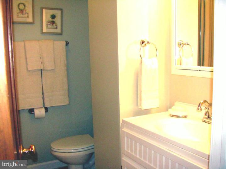 9 Croyden Road Newark, DE 19702 - Photo 19 of 25 Bathroom