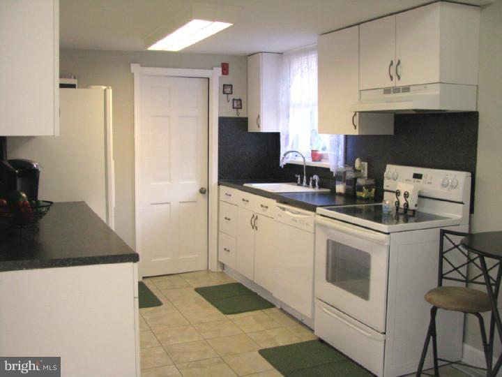 9 Croyden Road Newark, DE 19702 - Photo 4 of 25 Kitchen