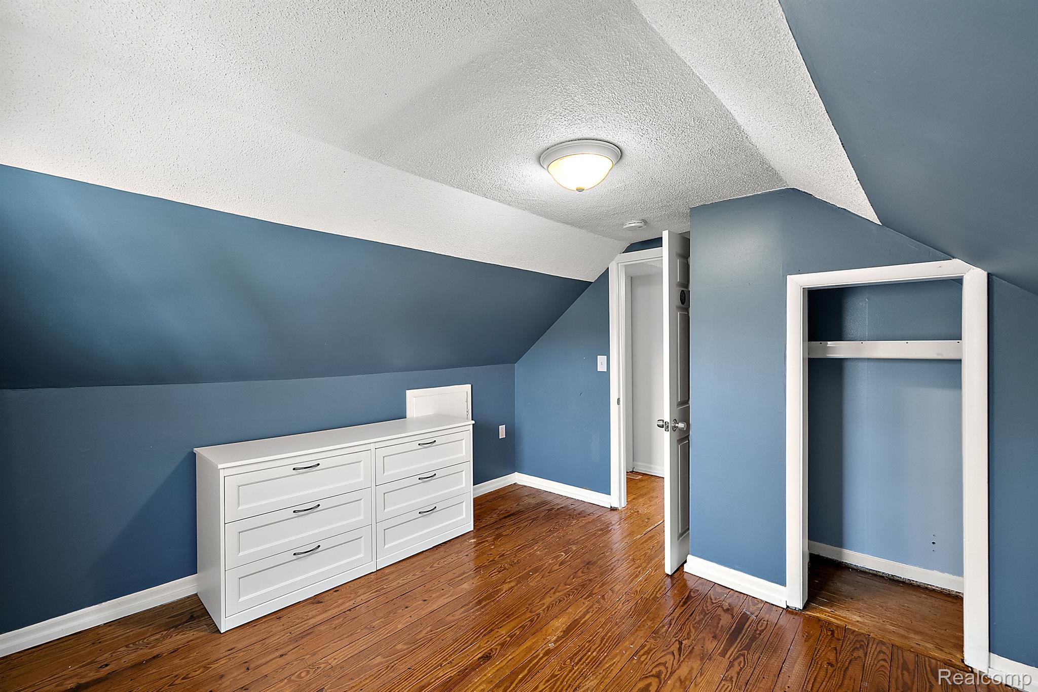 915 Hemingway Road Lake Orion, MI 48362 - Photo 28 of 57