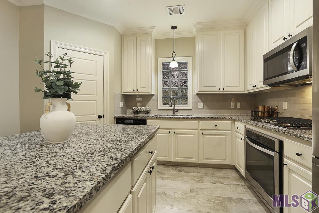 2867 Lago Lane Baton Rouge, LA 70810 - Photo 15 of 28 Gallery Image 15