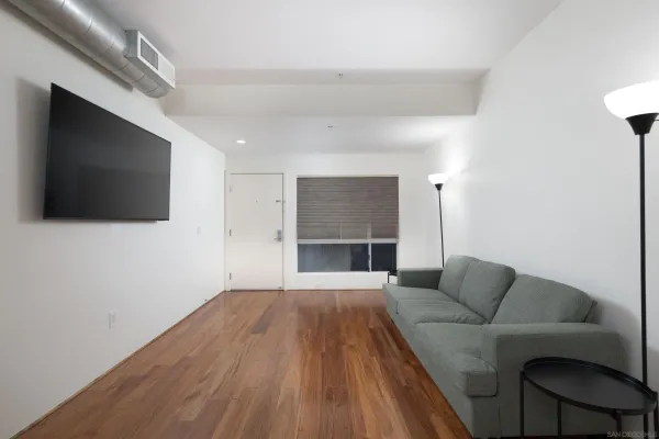 $2,995 | 1943 India Street, Unit 204, San Diego, CA 92101