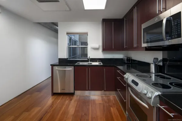$2,995 | 1943 India Street, Unit 204, San Diego, CA 92101