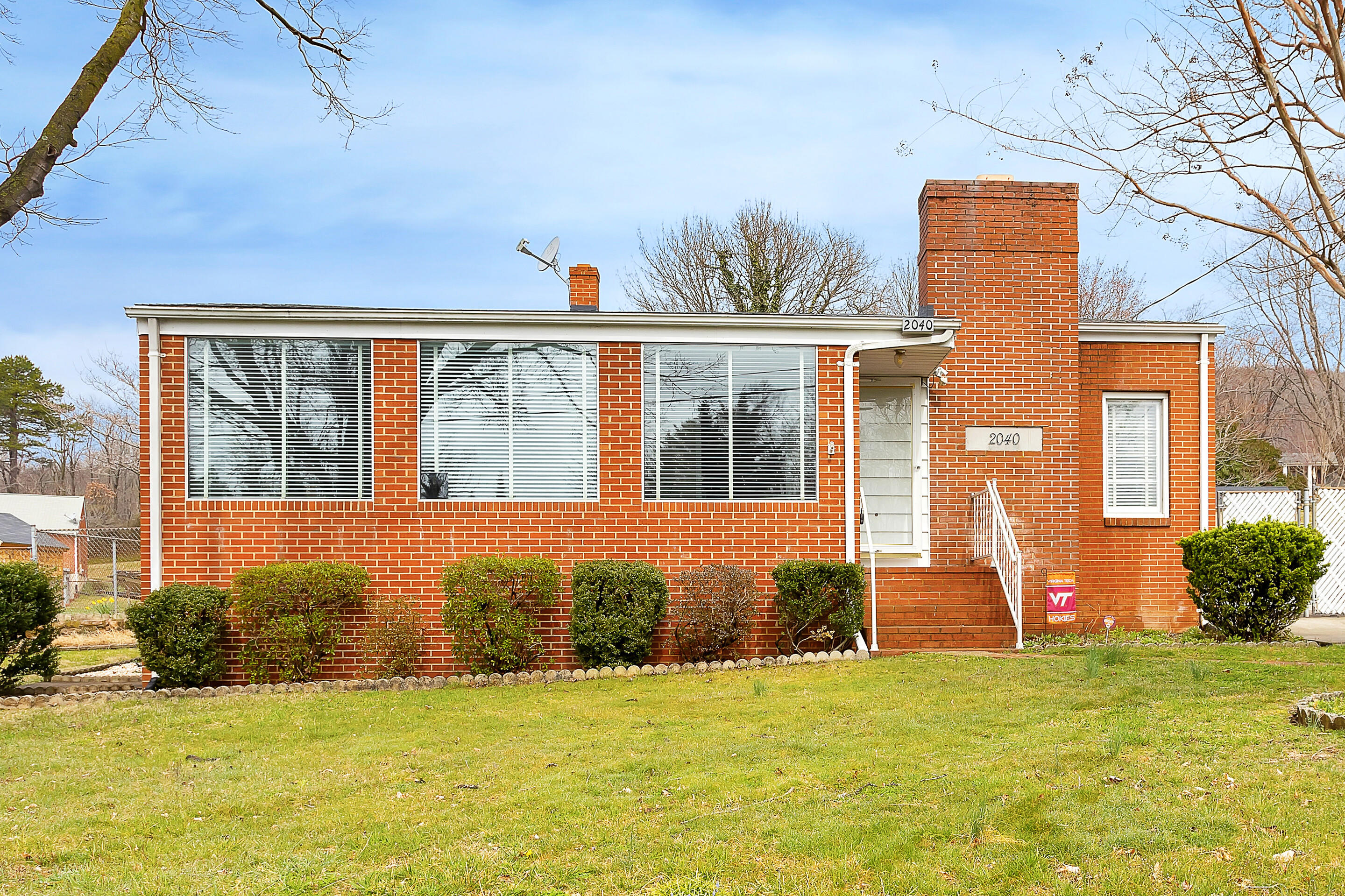 2040 Burma Road Salem, VA 24153 - Photo 2 of 31 Beautiful Salem Home