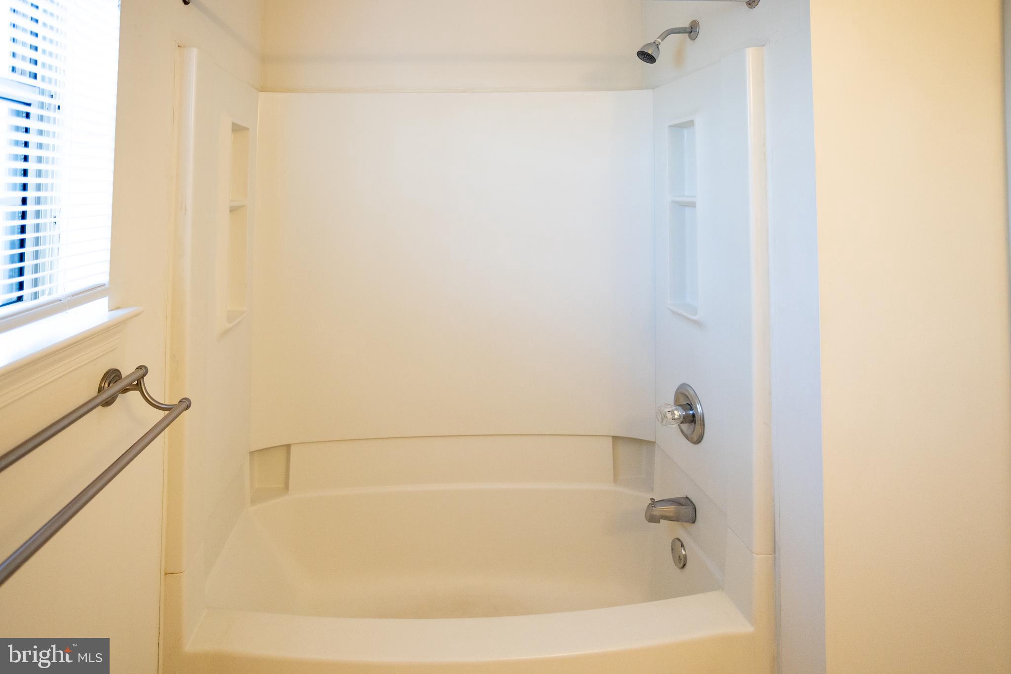 322 Kent Lane Perkasie, PA 18944 - Photo 19 of 36 a bathroom with a bathtub