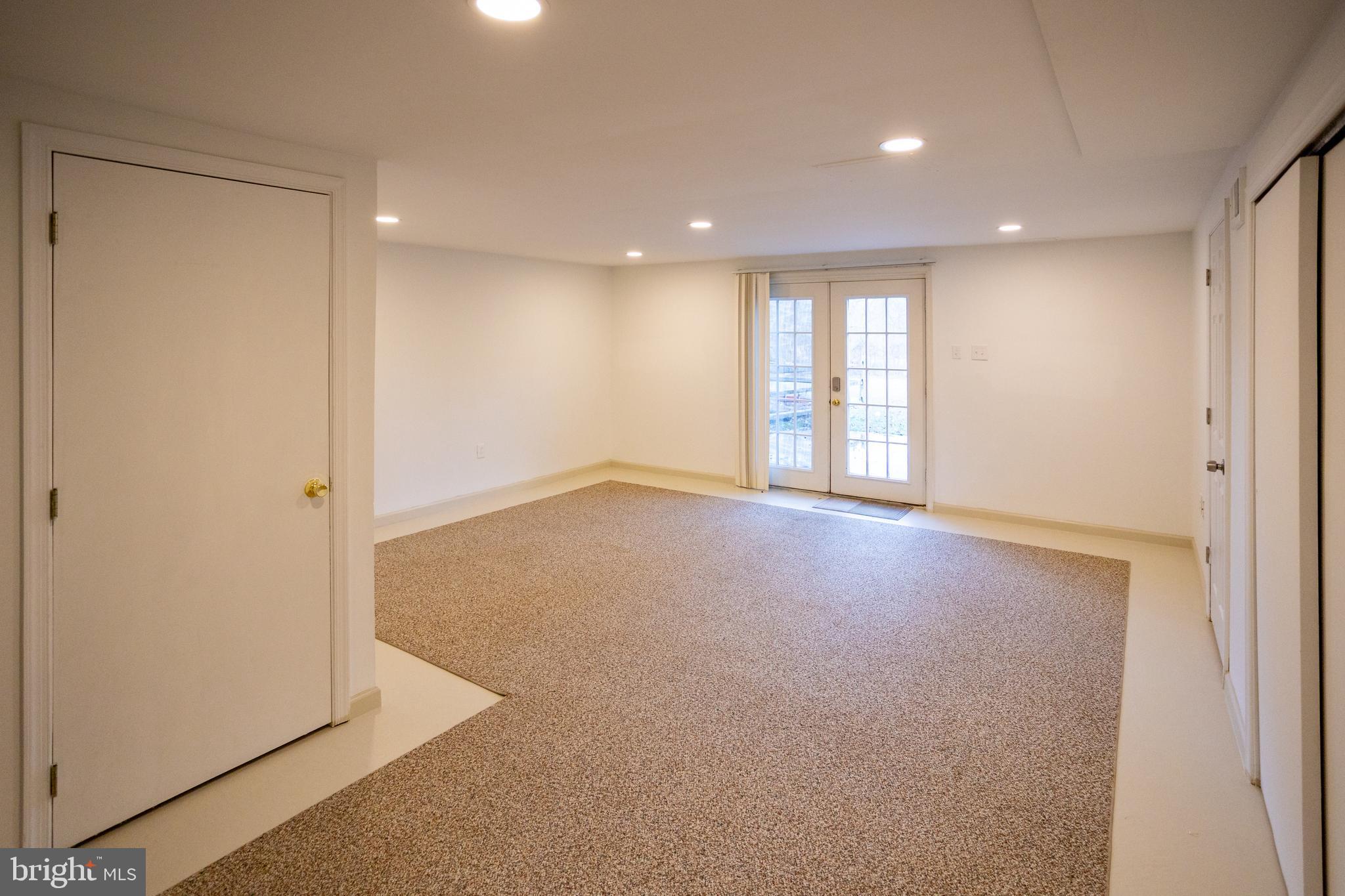 322 Kent Lane Perkasie, PA 18944 - Photo 28 of 36 a view of an empty room with a window