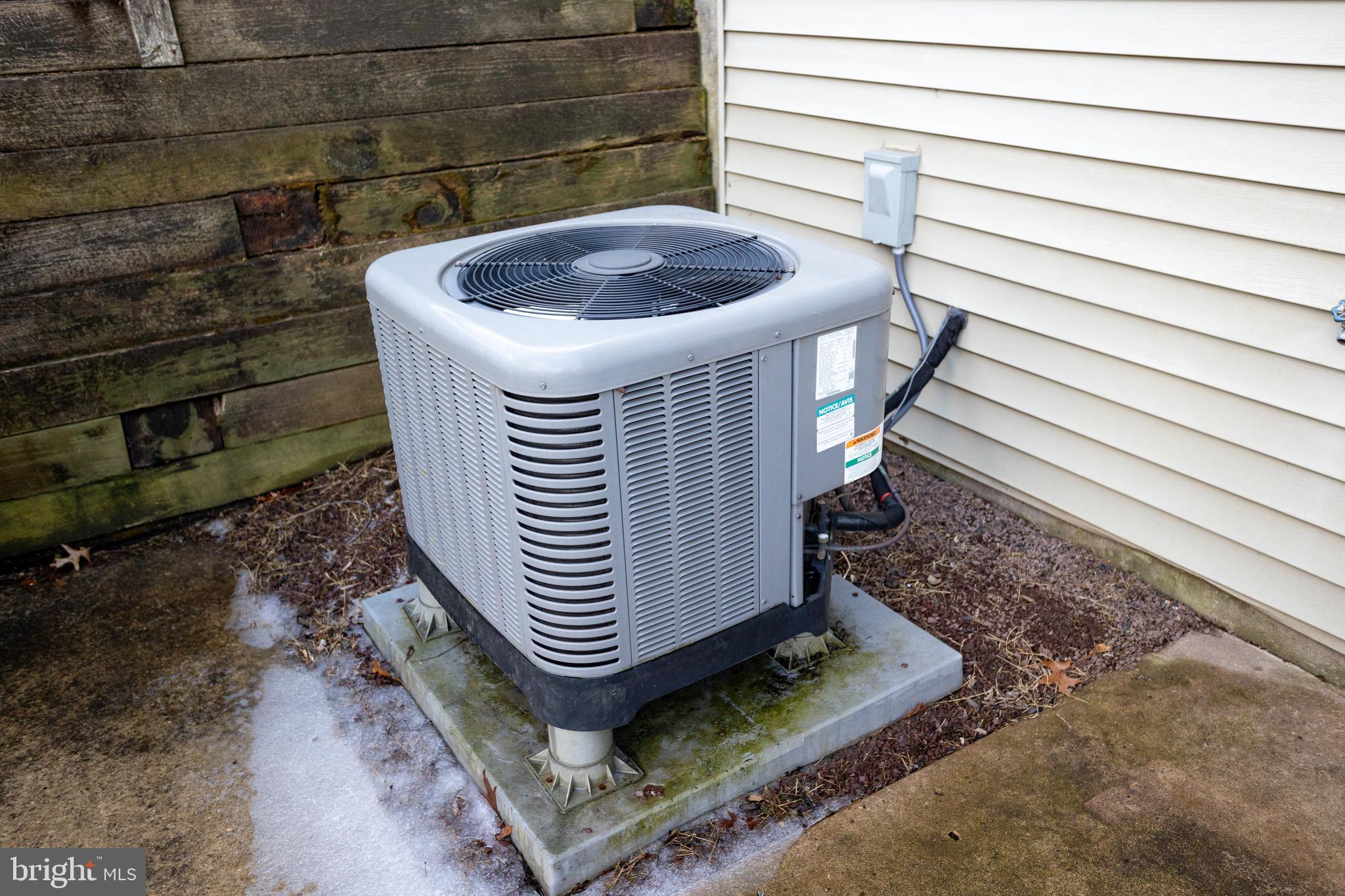 322 Kent Lane Perkasie, PA 18944 - Photo 33 of 36 a view of entryway
