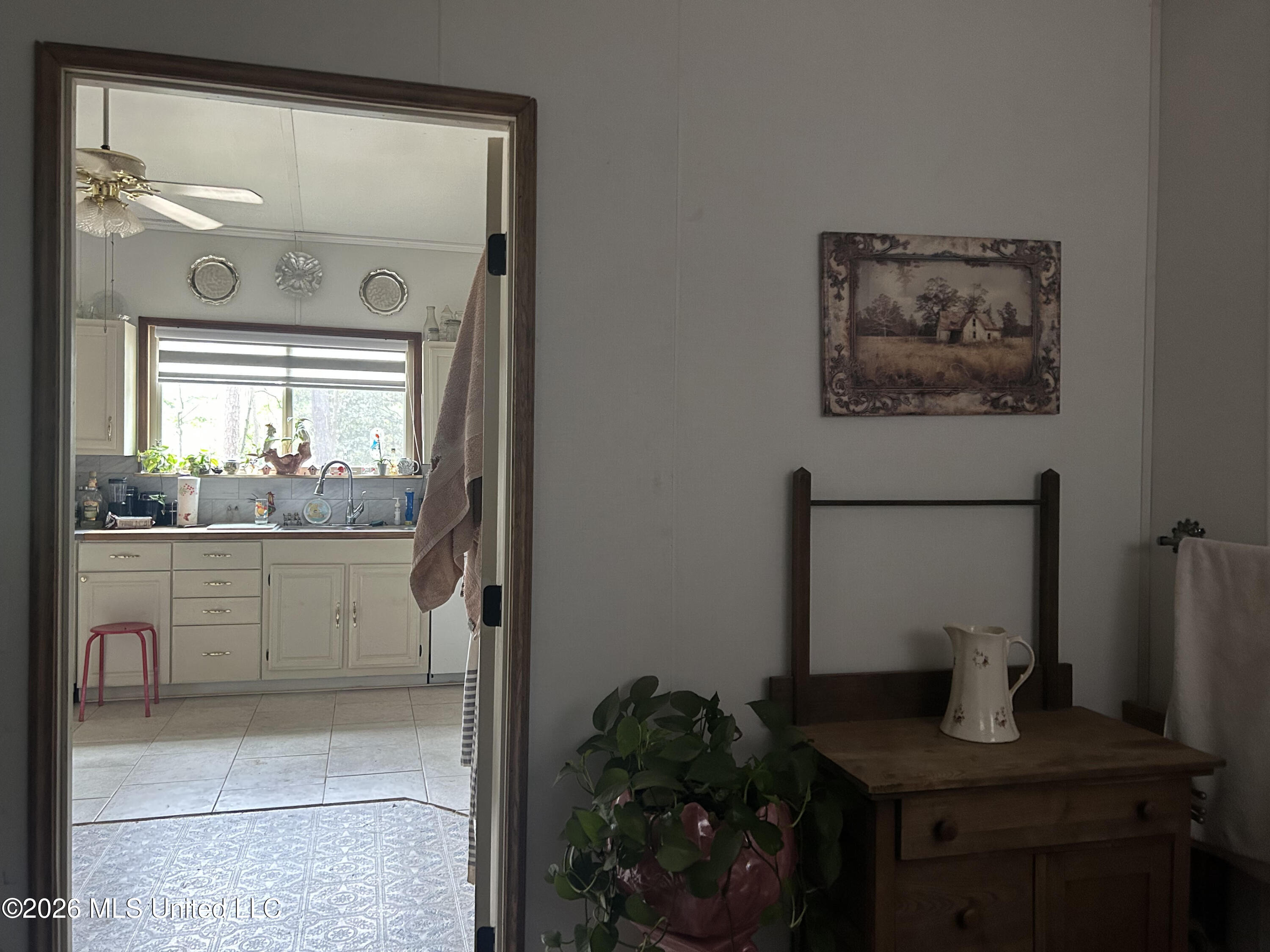 211 Clark Cemetery Road Laurel, MS 39443 - Photo 7 of 19 steve bath to kitchen