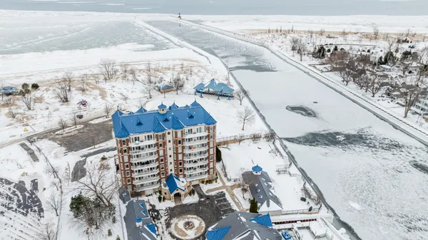 $1,200,000 | 200 Lake Street, Unit 3B, St. Joseph, MI 49085