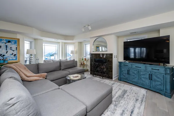 $1,200,000 | 200 Lake Street, Unit 3B, St. Joseph, MI 49085