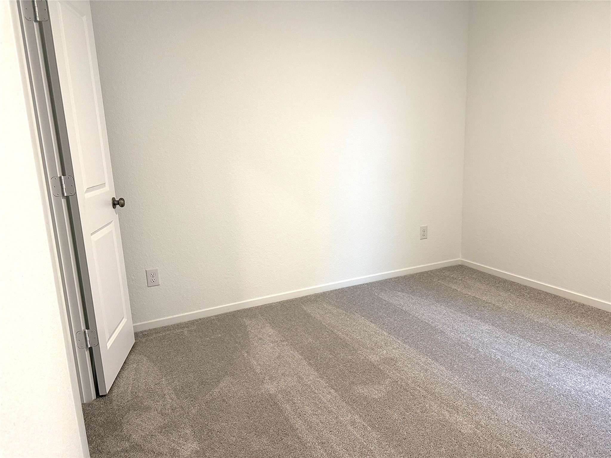 1511 Sunset Ridge Drive Conroe, TX 77306 - Photo 5 of 11 an empty room with a bench