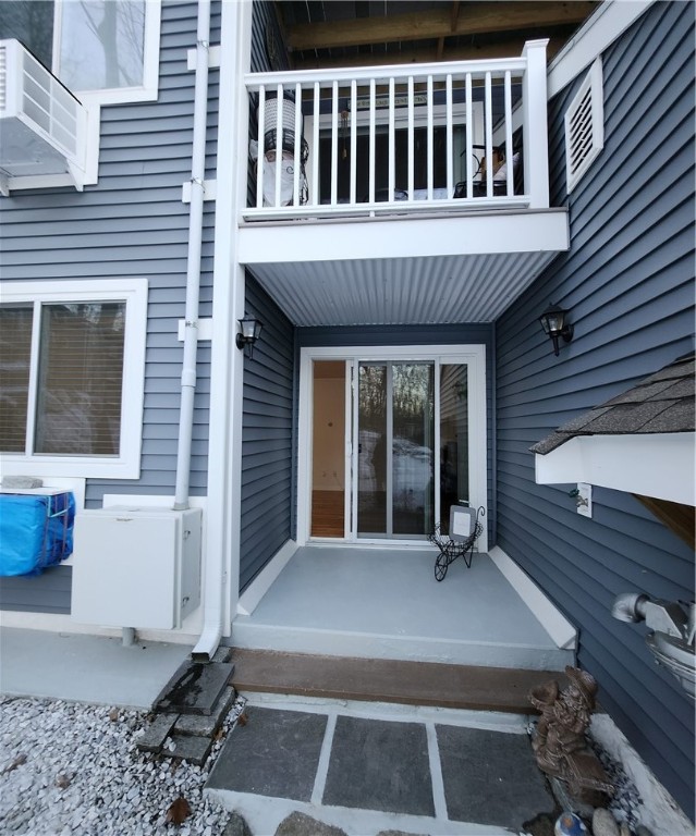 7 Wake Robin Road, Unit 307 Lincoln, RI 02865 - Photo 2 of 38