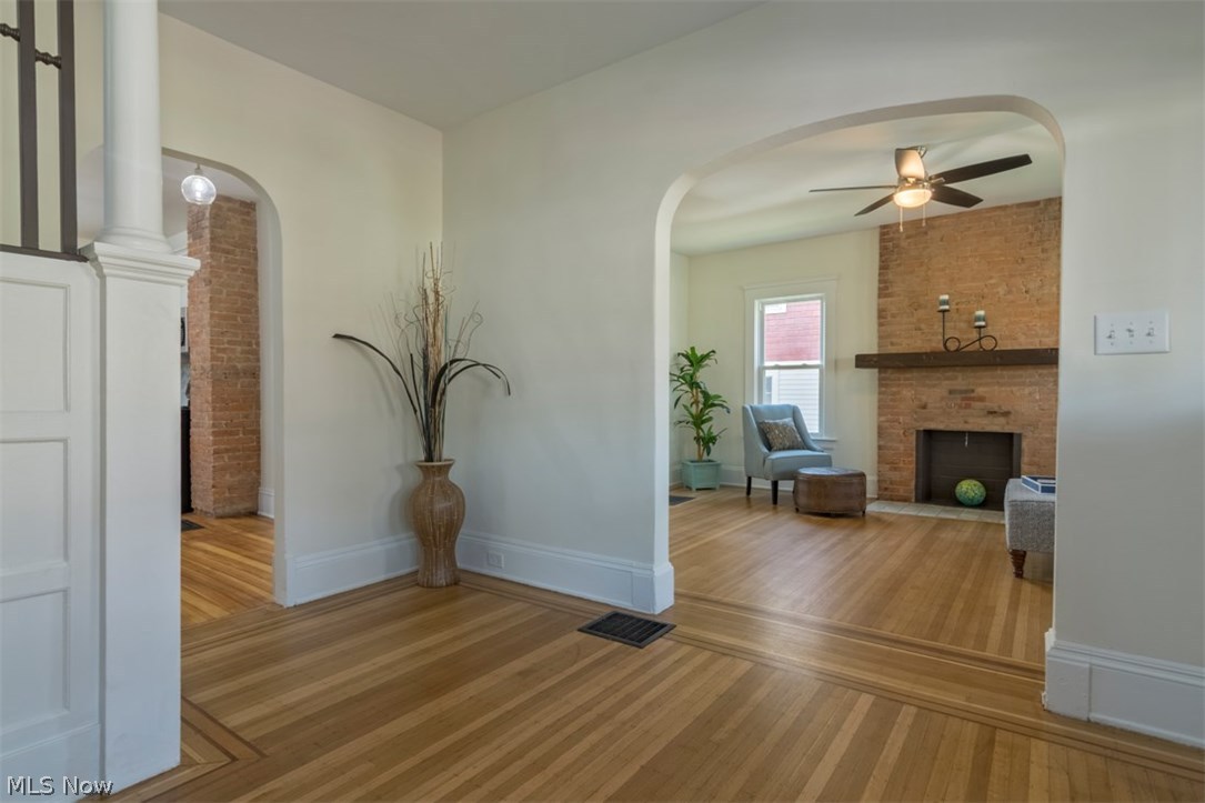 1787 Middlehurst Road Cleveland, OH 44118 - Photo 5 of 35