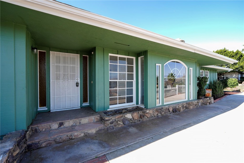 6304 Riley Way Riverside, CA 92509 - Photo 2 of 31