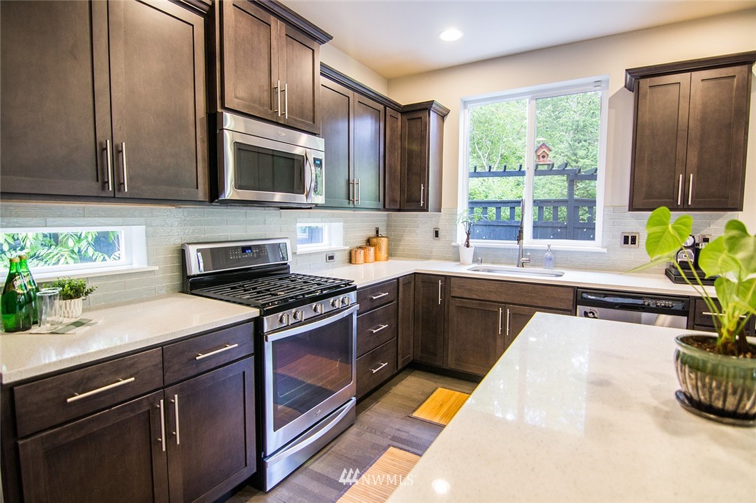 427 161st Place Southeast Bothell, WA 98012 - Photo 9 of 25 Gallery Image 9