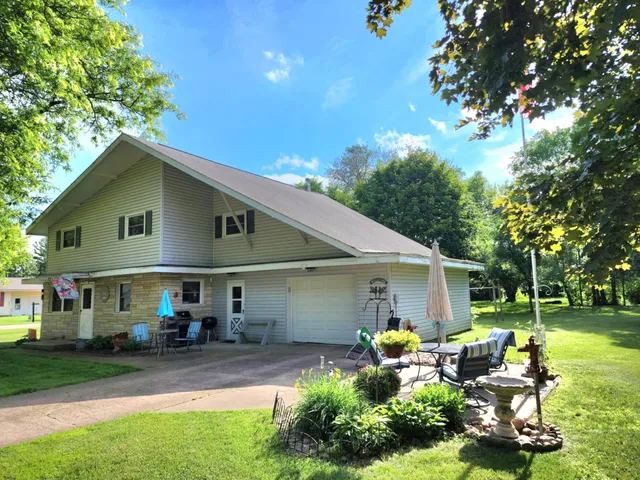 $266,000 | 127 3rd Avenue, Plainfield, WI 54966
