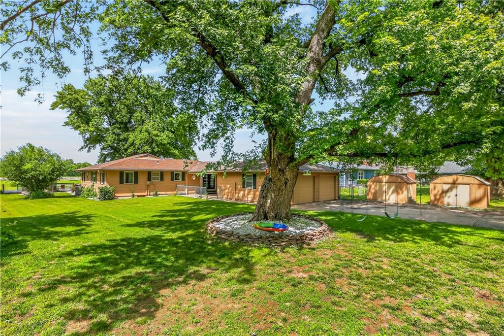 3807 Southwest Christie Ln Road St. Joseph, MO 64504 - Photo 5 of 32
