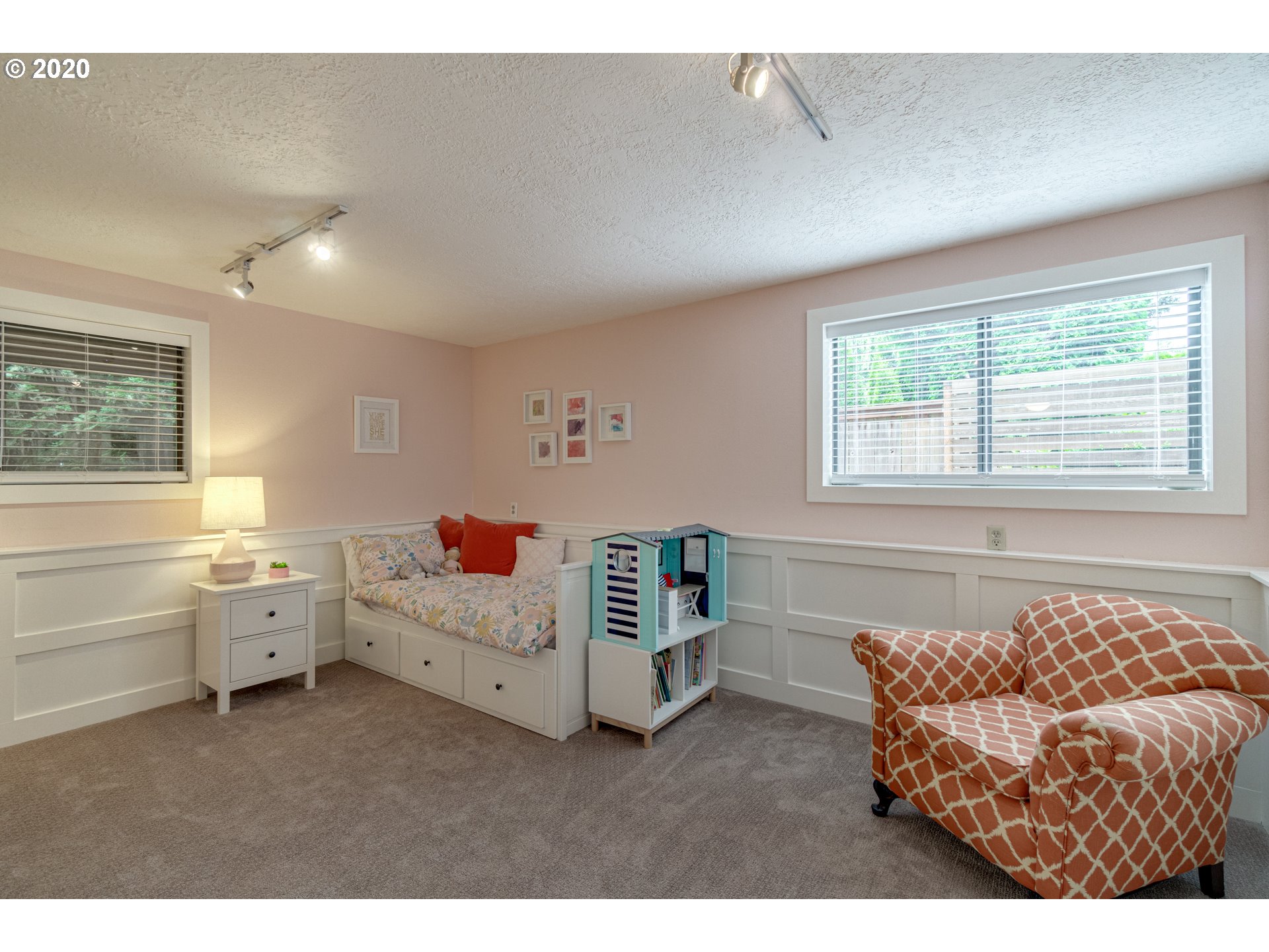 4655 Southwest Flower Place Portland, OR 97221 - Photo 21 of 29 Bedroom