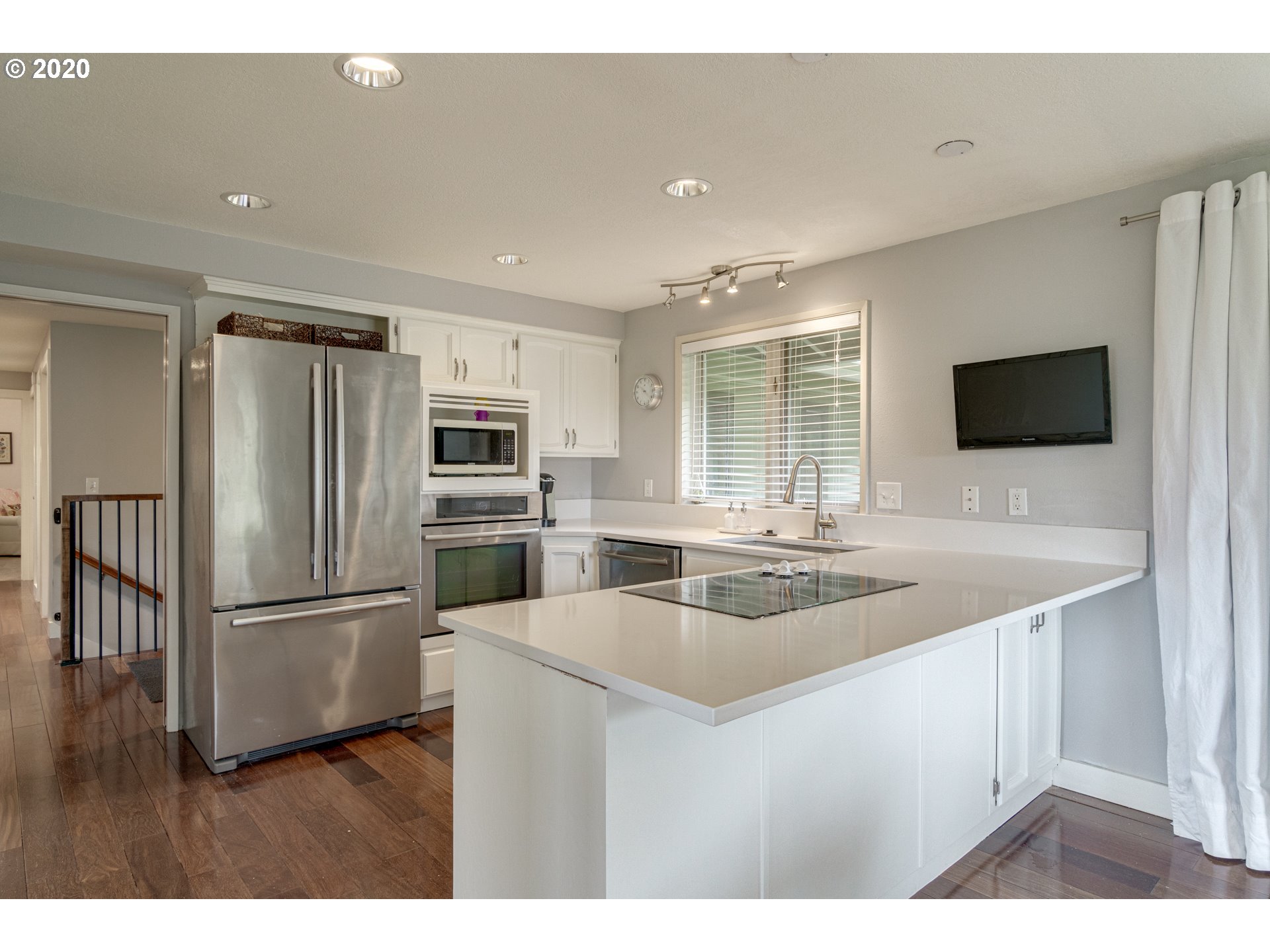 4655 Southwest Flower Place Portland, OR 97221 - Photo 10 of 29 Gallery Image 10