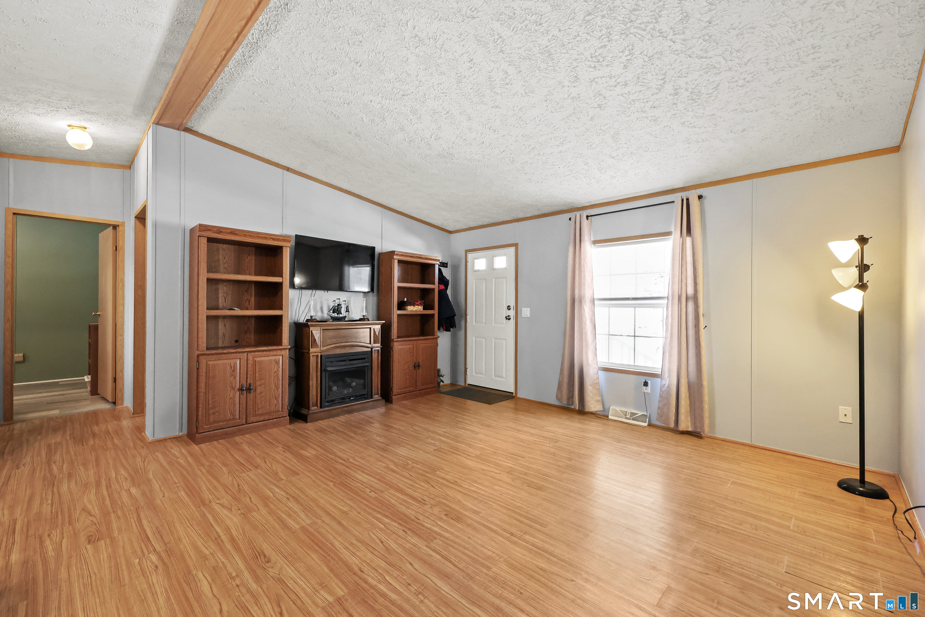 7 Circle Drive Windham, CT 06256 - Photo 13 of 36 Living room