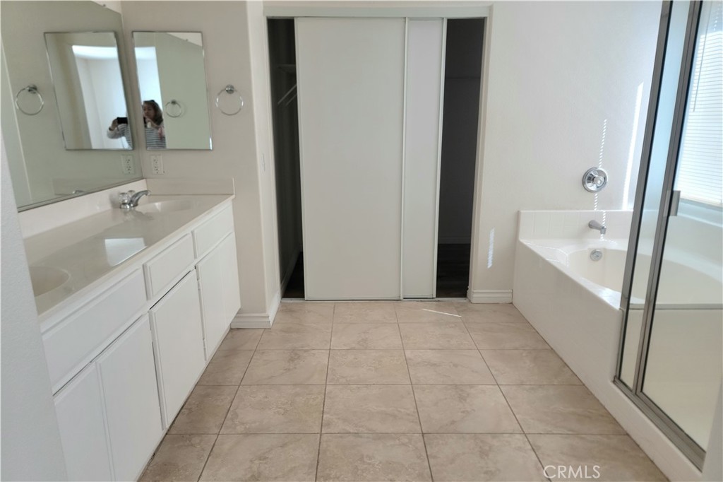 11729 Cliffwood Road Victorville, CA 92392 - Photo 5 of 8 a bathroom with a sink a toilet and tub