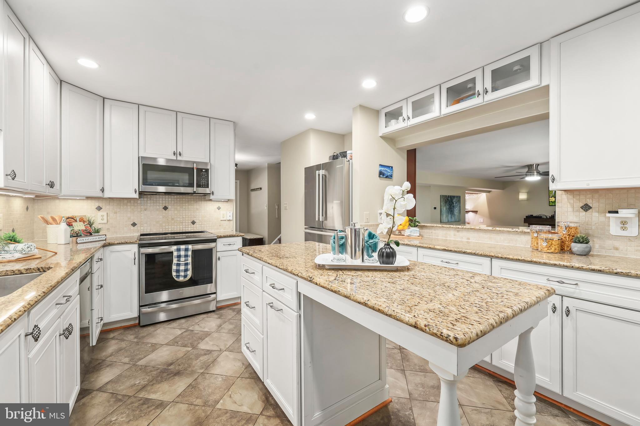 9217 Rockefeller Lane Springfield, VA 22153 - Photo 8 of 41 Beautiful Gourmet Kitchen with Plenty of Upgrades