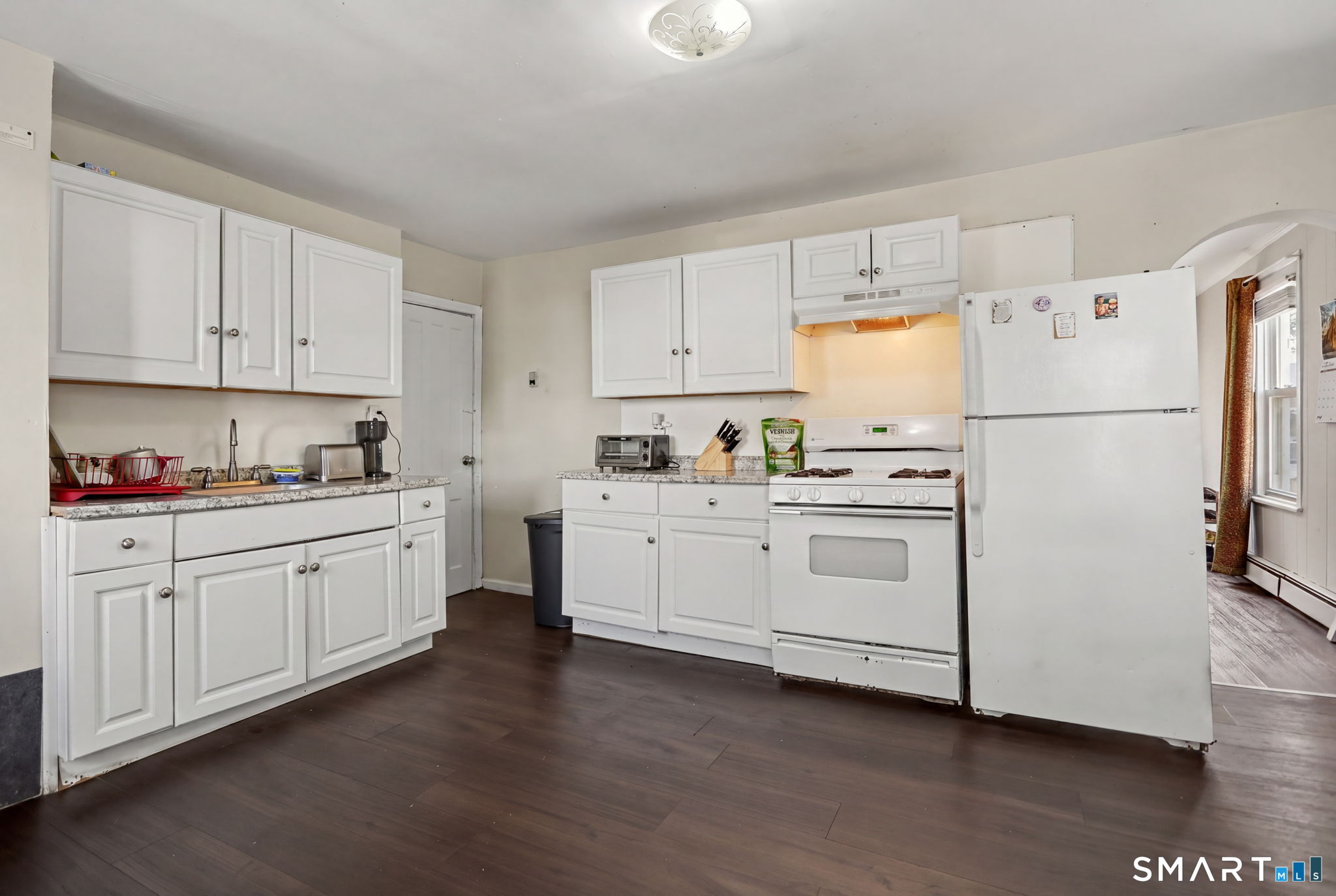 178 Linen Avenue Bridgeport, CT 06604 - Photo 5 of 29