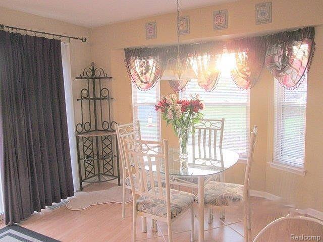 50244 Wear Road Belleville, MI 48111 - Photo 8 of 10 Breakfast nook