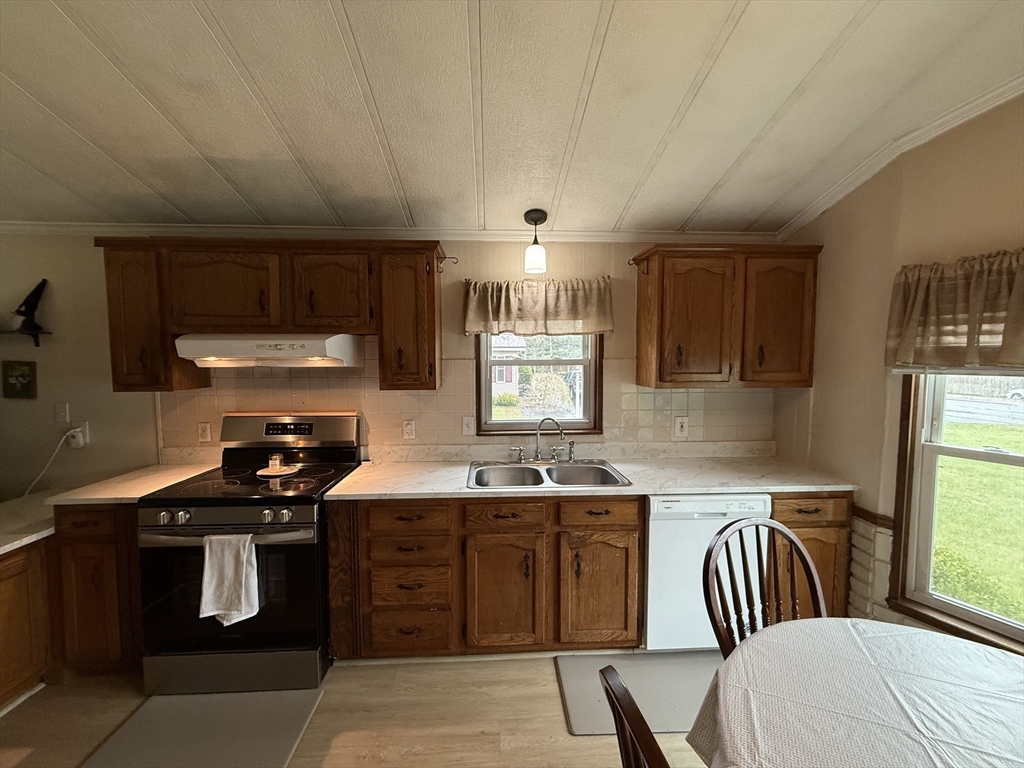 414 Palmer Road Ware, MA 01082 - Photo 4 of 29