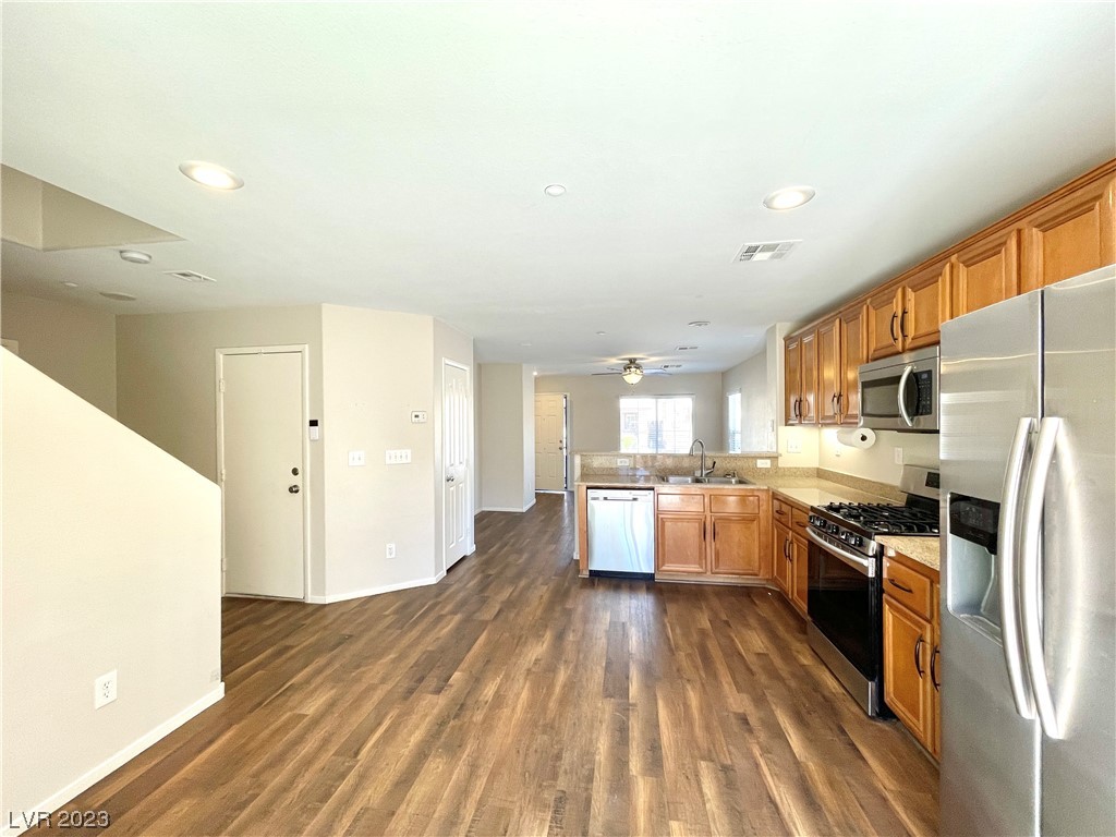 1160 Paradise River Road Henderson, NV 89002 - Photo 8 of 36