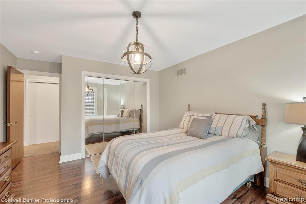 135 West Hickory Grove Road Bloomfield Hills, MI 48304 - Photo 21 of 42