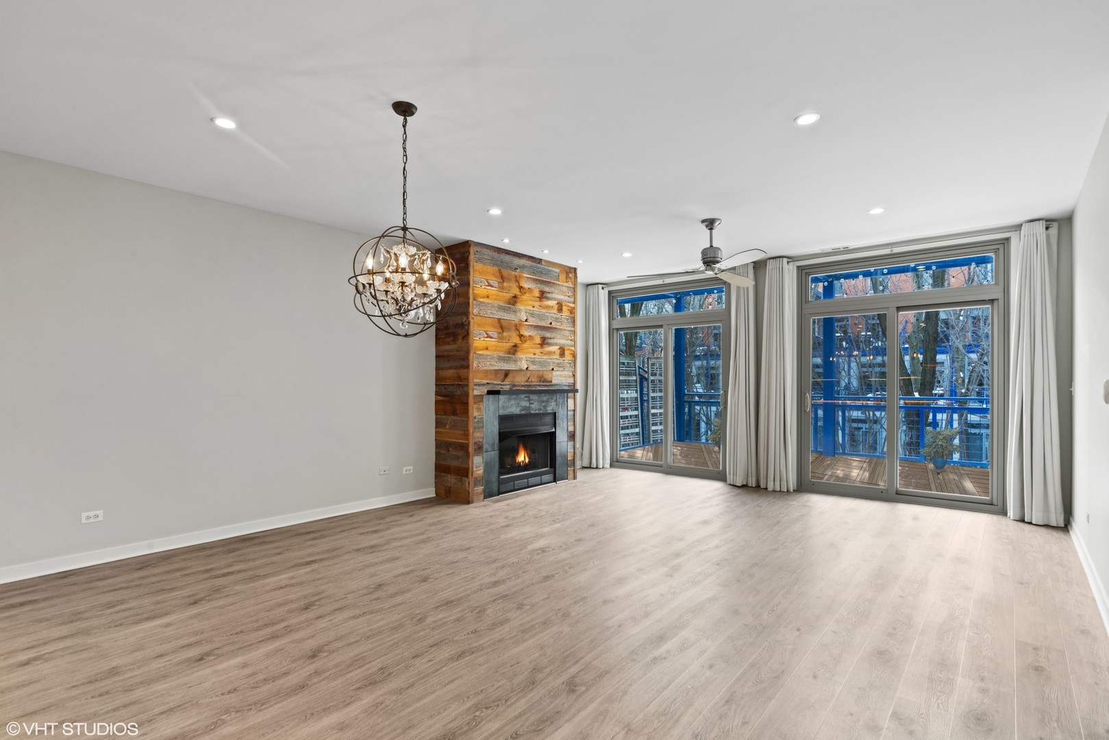 26 North May Street, Unit 322 Chicago, IL 60607 - Photo 7 of 31 a view of an empty room with a window and fireplace