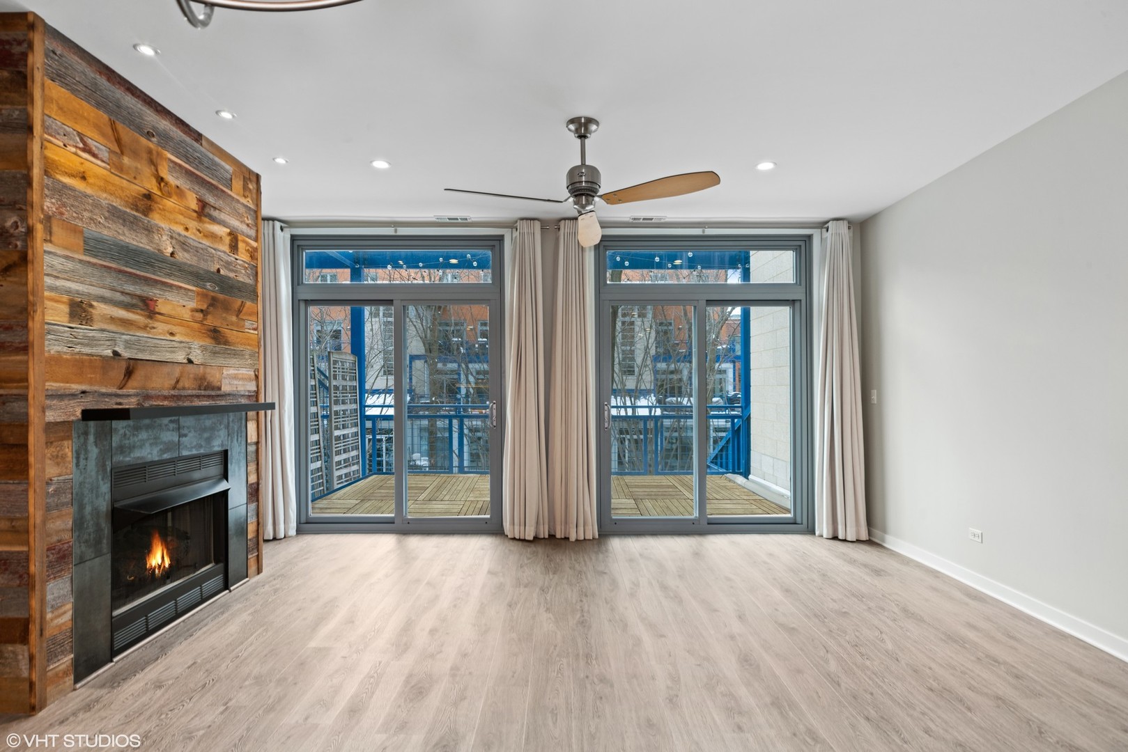 26 North May Street, Unit 322 Chicago, IL 60607 - Photo 9 of 31 a view of an empty room with a fireplace and a window